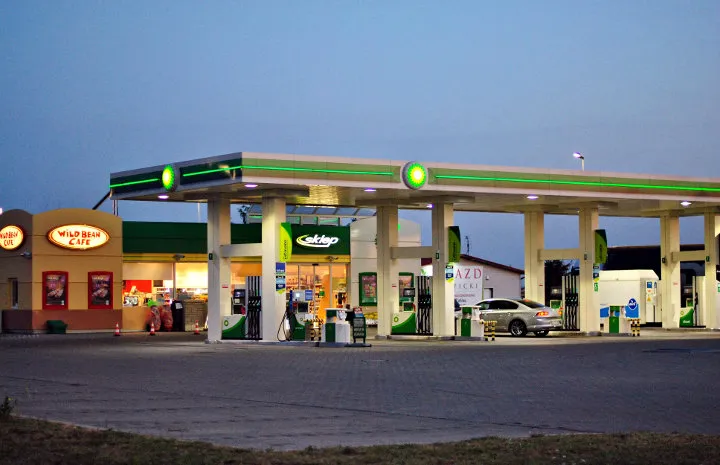 Stacja paliw KDM — widok ogólny